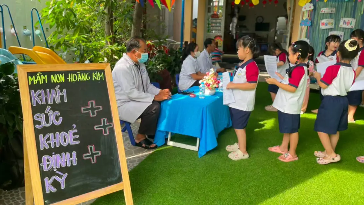 Khám sức khỏe định kỳ cho bé tại Mầm non Hoàng Kim