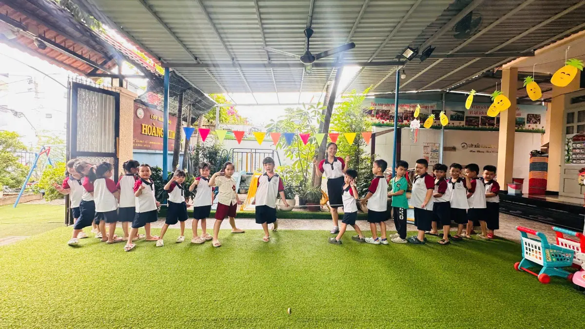 Khoảnh khắc vui học đáng yêu của bé tại Mầm non Hoàng Kim