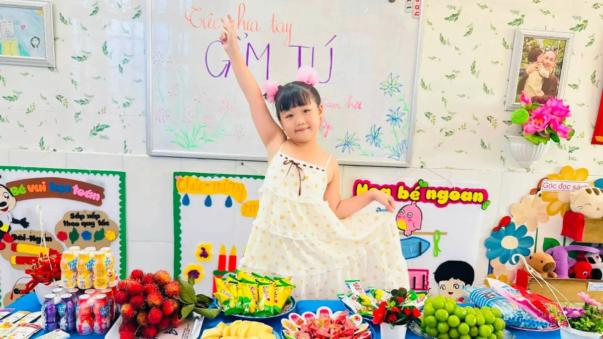Tiệc chia tay bé Cẩm Tú – Tạm biệt mái trường Mầm non Hoàng Kim
