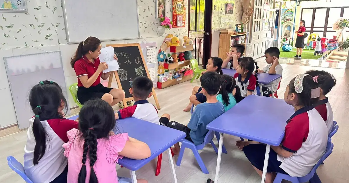 Không gian lớp học và hoạt động của bé tại Mầm non Hoàng Kim