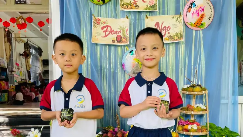 Voi hồng bé 5 đến 6 tuổi