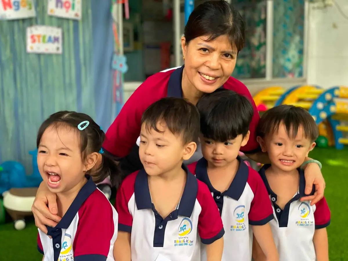 Khoảnh khắc đáng yêu của bé khi được bác sĩ thăm khám