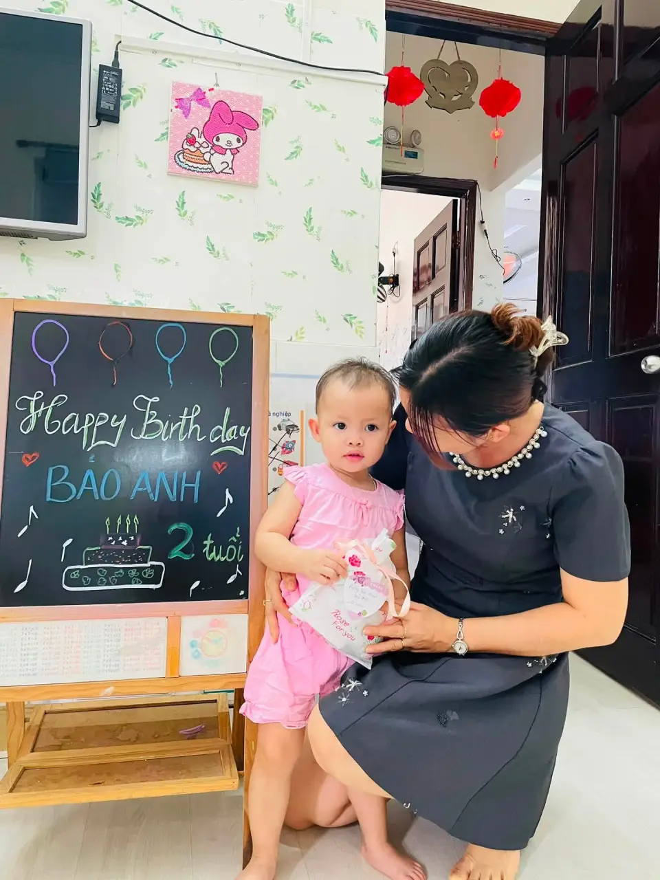Bé Bảo Anh vui vẻ trong ngày sinh nhật tròn 2 tuổi