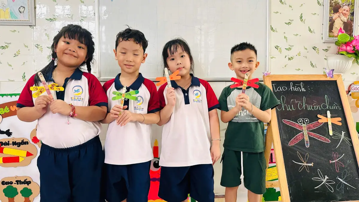 Khoảnh khắc đáng yêu của lớp Voi Hồng sau hoạt động tạo hình