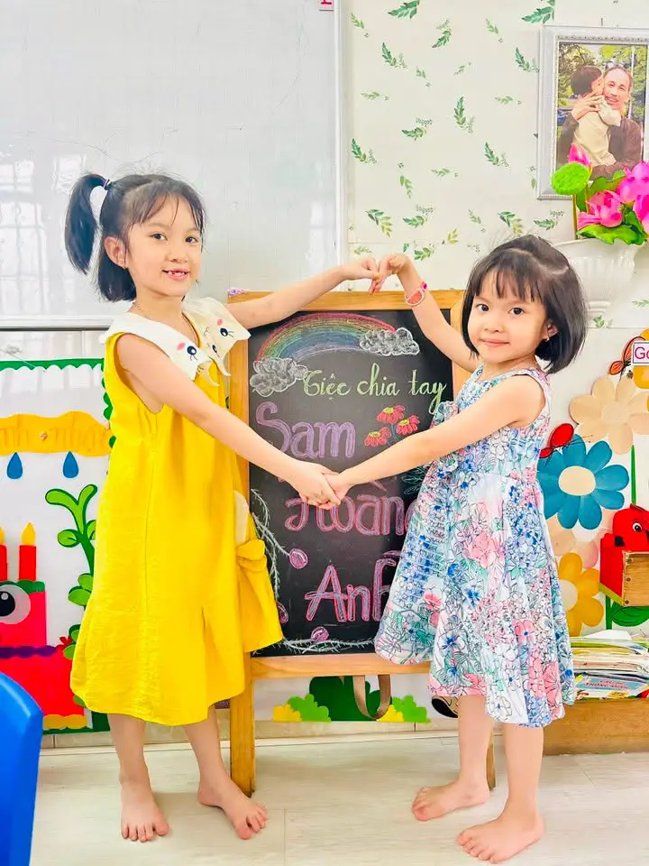 Tiệc chia tay bé Sam Hoàng Anh