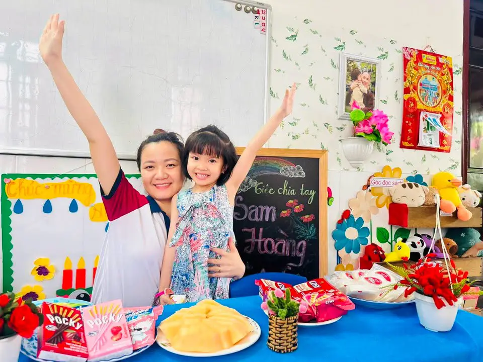 Bé Sam Hoàng Anh lưu giữ những kỷ niệm tuổi thơ