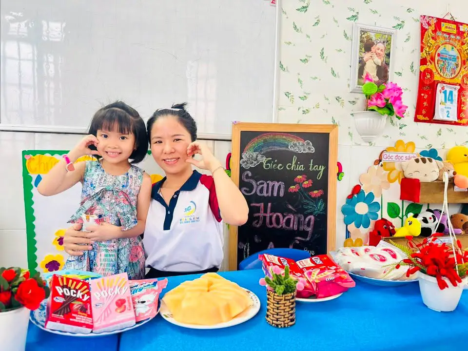 Khoảnh khắc đáng nhớ của bé Sam Hoàng Anh tại trường