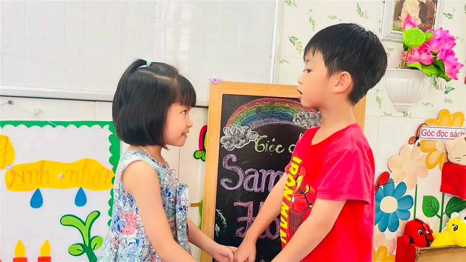 Kỷ niệm tuổi mầm non của bé Sam Hoàng Anh