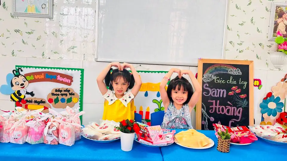 Bé Sam Hoàng Anh lưu lại khoảnh khắc tại Mầm non Hoàng Kim