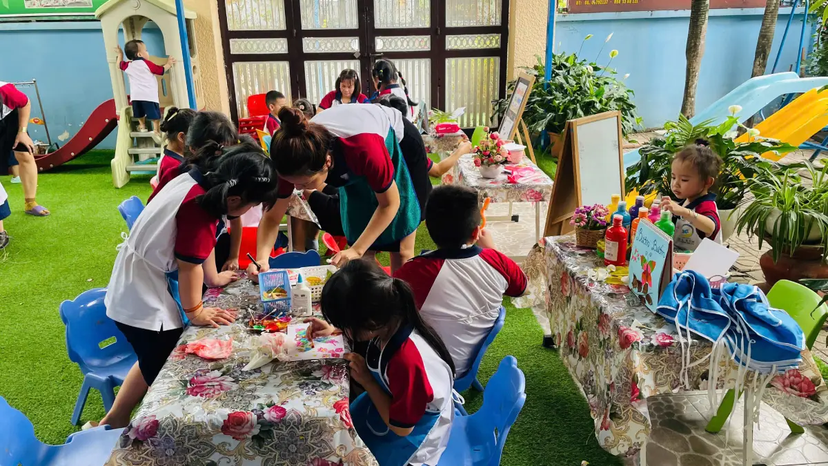 Không gian hoạt động khám phá Côn trùng quanh bé tại Mầm non Hoàng Kim
