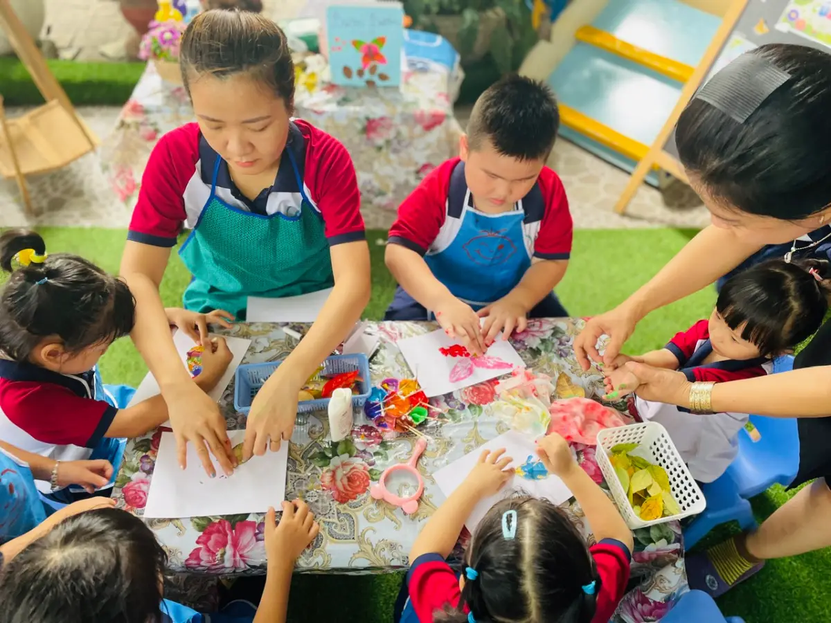 Khám phá thế giới Côn trùng quanh bé