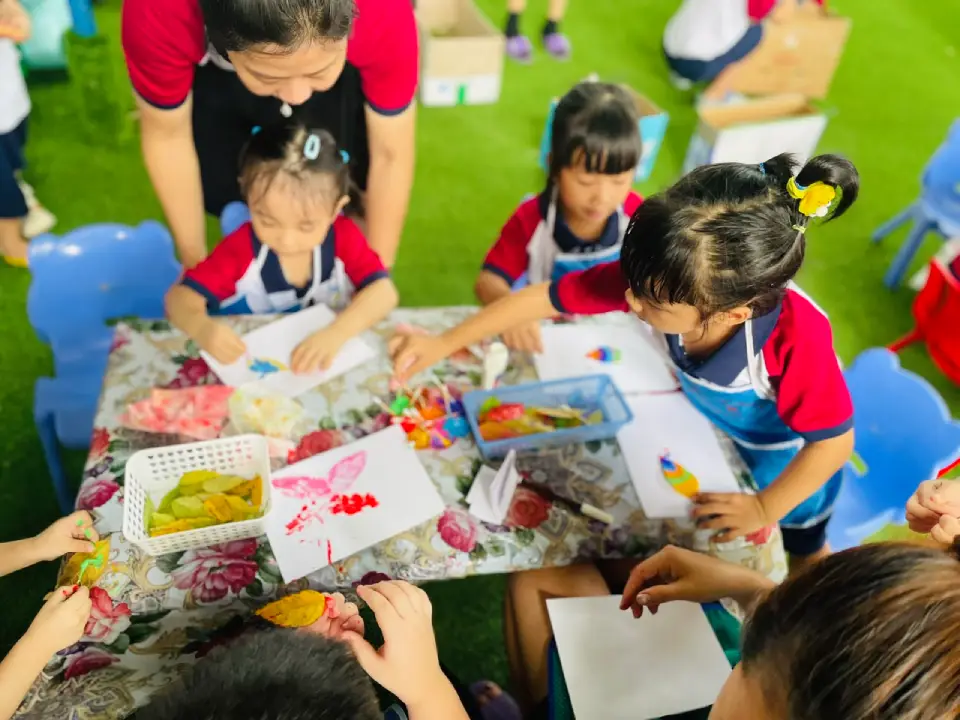 Khoảnh khắc vui vẻ của bé trong ngày khám phá thiên nhiên