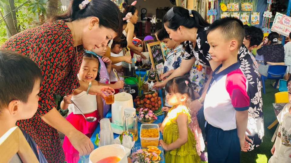 Tiệc cocktail trái cây nhiệt đới tại Mầm non Hoàng Kim