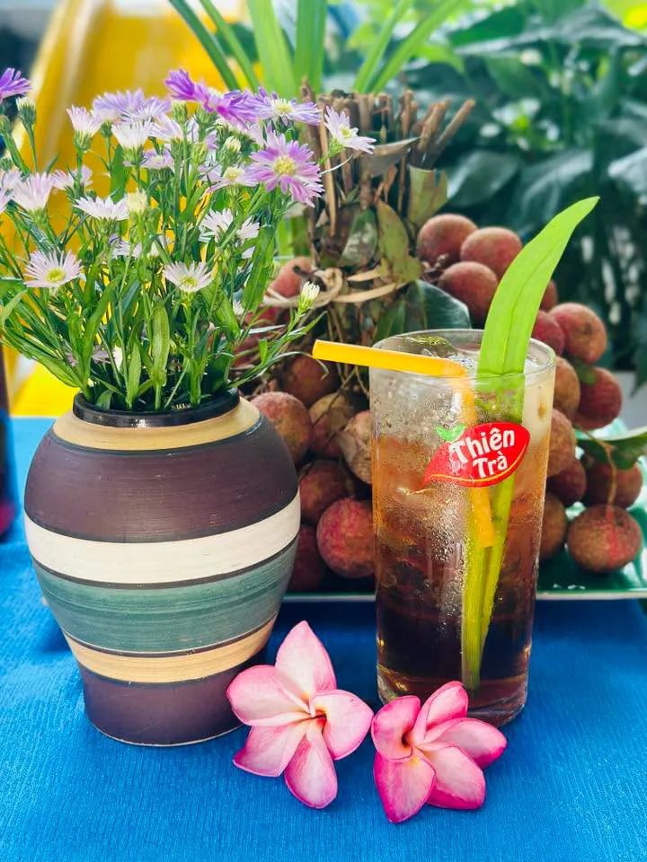 Các bé chụp ảnh photobooth trong ngày hội trái cây