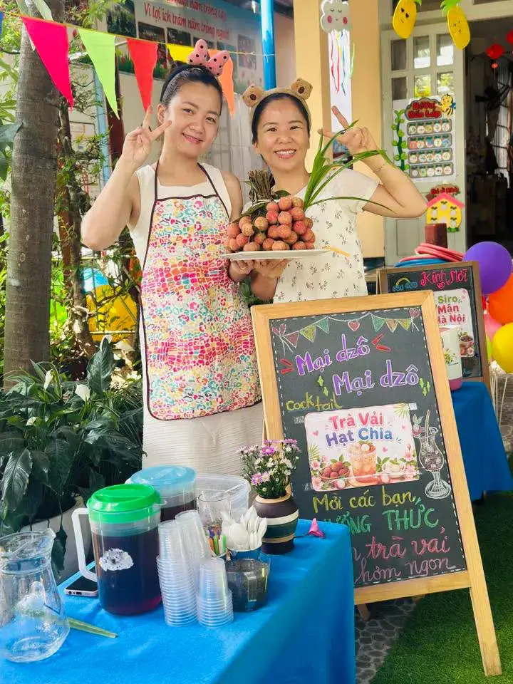 Các bé lưu lại hình ảnh đáng yêu tại photobooth