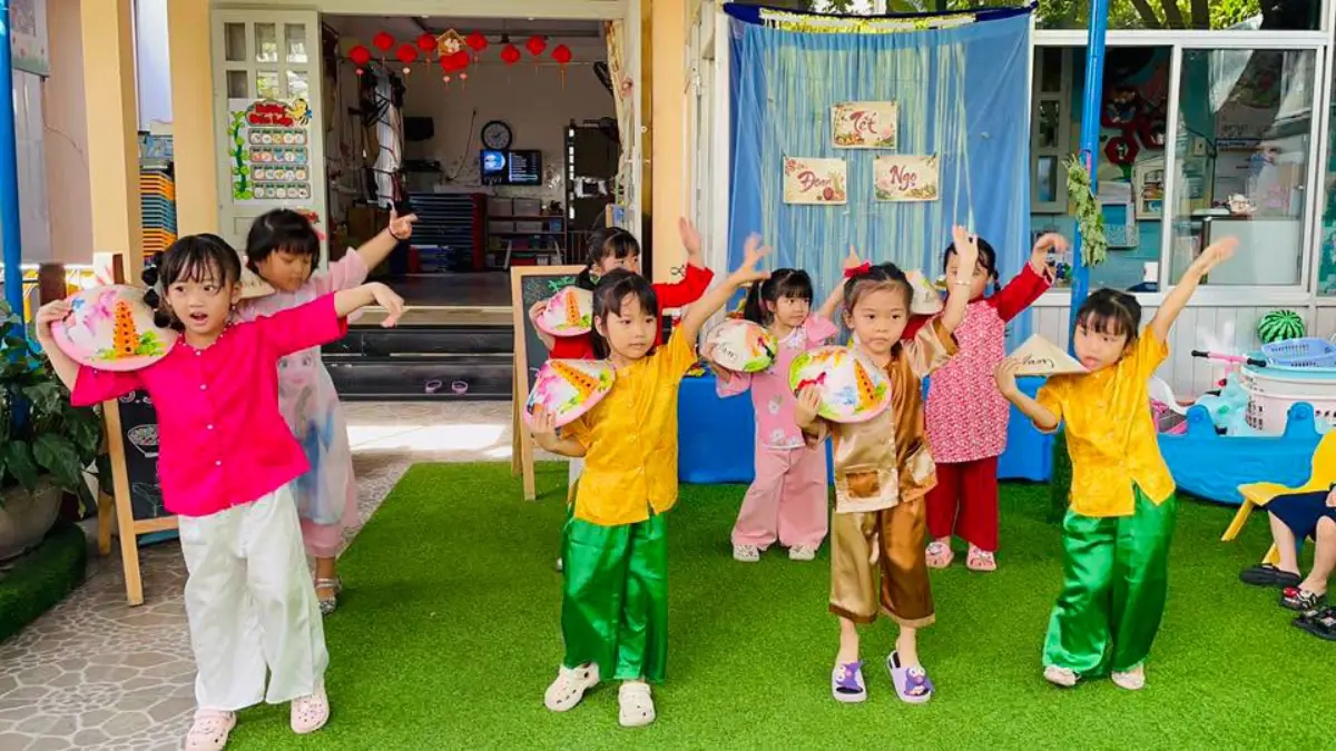 Các bé vui Tết Đoan Ngọ tại Mầm non Hoàng Kim