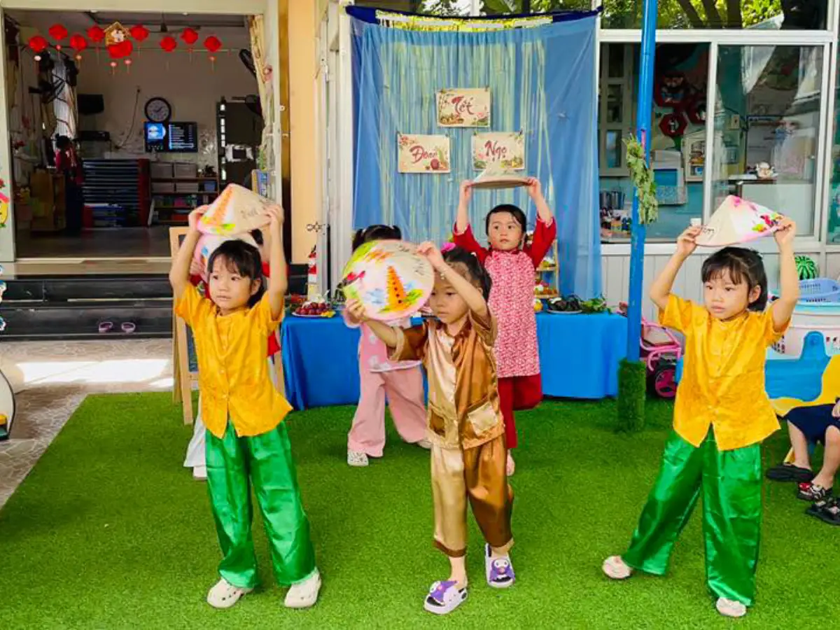Tiết mục văn nghệ vui tươi của các bé Mầm non Hoàng Kim