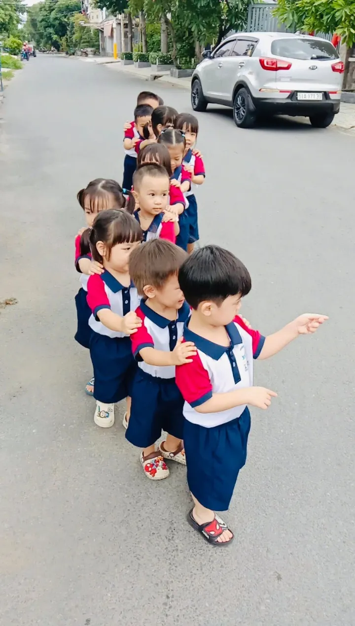 Vận động lớp Gấu Xám